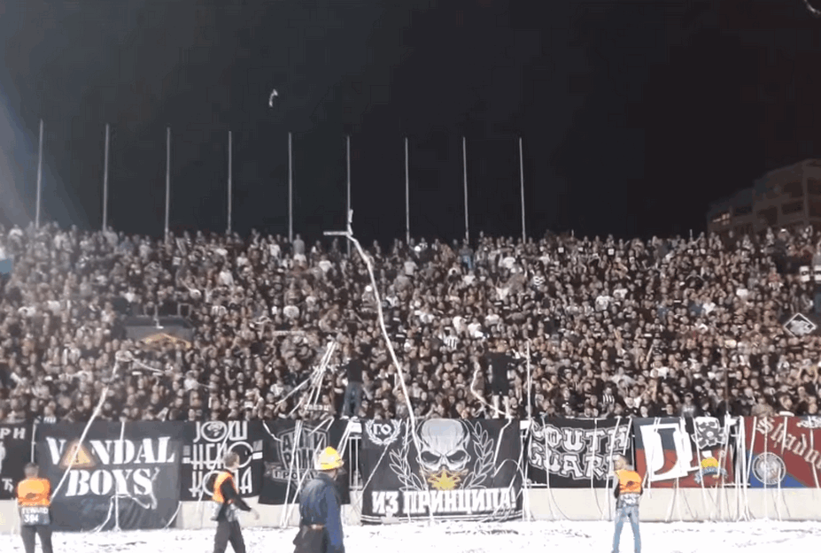 Protest navijača Partizana u centru grada : Šetnja do stadiona, pa bojkot